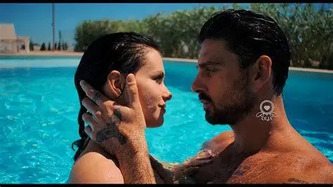 Massimo dan Laura dalam 365 Dni Adegan Massimo dan Laura di film 365 Dni