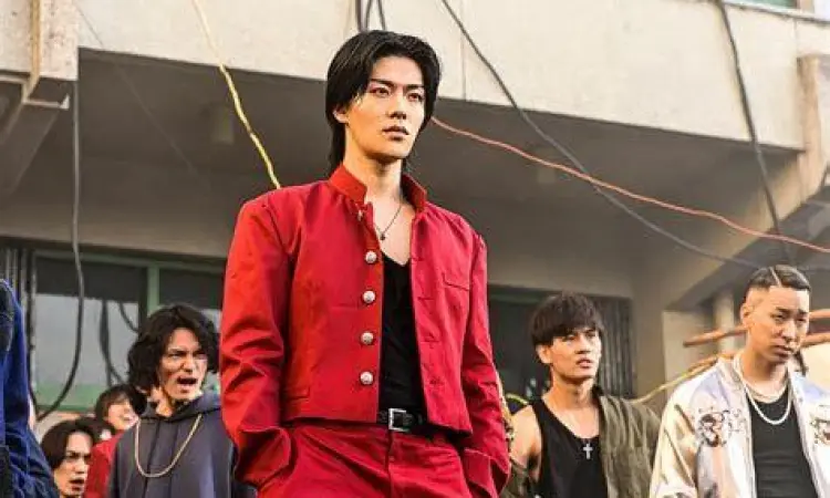 Ryo Suzaki Character Shot Yuta NCT sebagai Ryo Suzaki dengan tatapan tajam