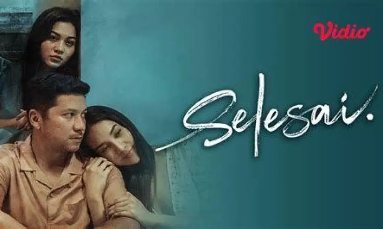 Ariel Tatum dan Gading Marten dalam sebuah adegan film Selesai