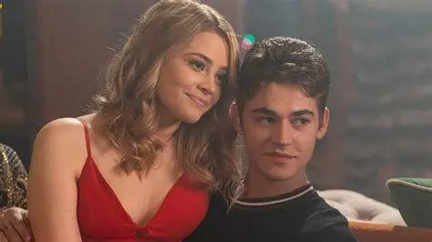Hardin dan Tessa Kemesraan Hardin dan Tessa di film After We Collided