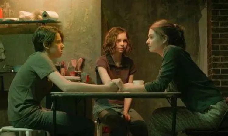 Adegan Girl in the Basement Adegan mencekam dalam film Girl in the Basement