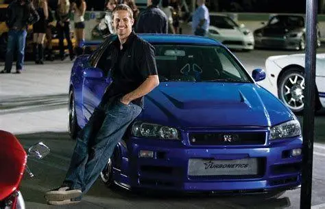 Brian dan Skyline Brian O'Conner dengan Nissan Skyline GT-R R34