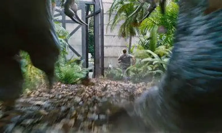 Indominus Rex melarikan diri