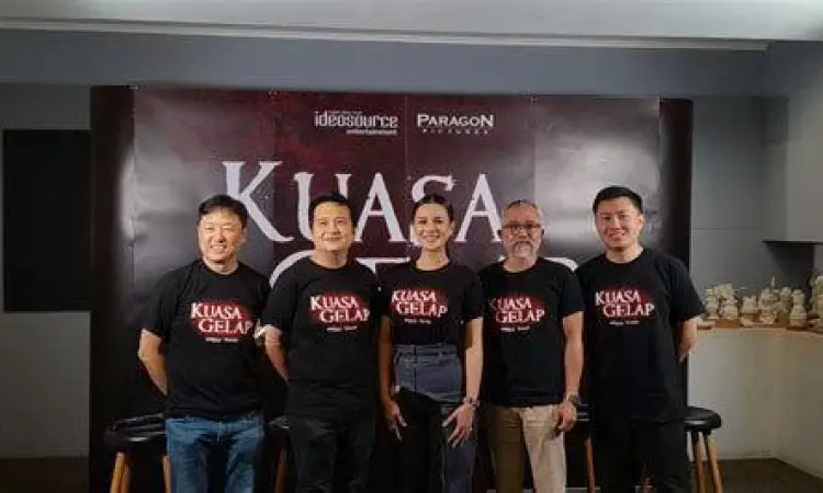 Setting gereja tua dalam film Kuasa Gelap yang menambah suasana mencekam