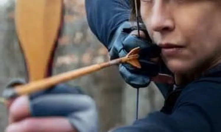 Ilustrasi streaming film legal di perangkat mobile