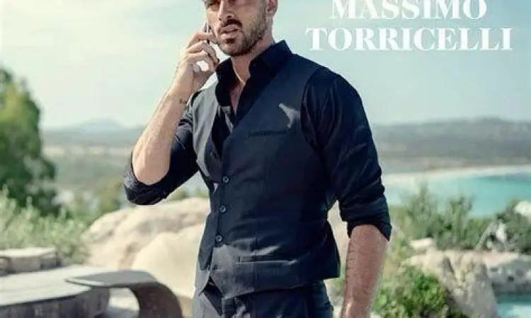 Aktor Michele Morrone sebagai Massimo Torricelli
