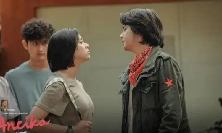 Dilan dan Ancika 1995 Adegan Dilan dan Ancika di motor