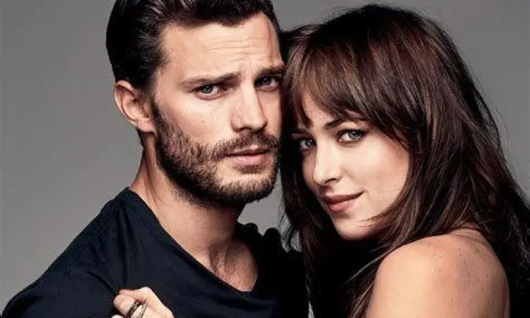 Dakota Johnson dan Jamie Dornan dalam Fifty Shades of Grey