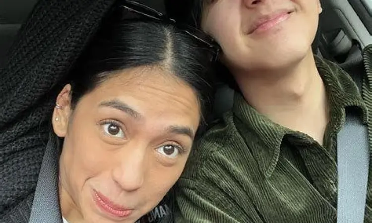 Taskya Namya dan Ari Irham dalam sebuah adegan emosional