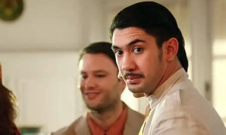 Reza Rahadian sebagai Aziz