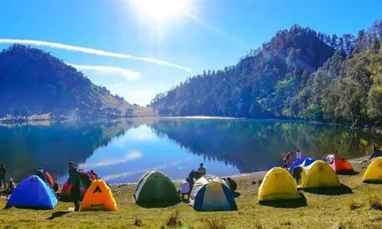 Ranu Kumbolo Keindahan Danau Ranu Kumbolo pagi hari