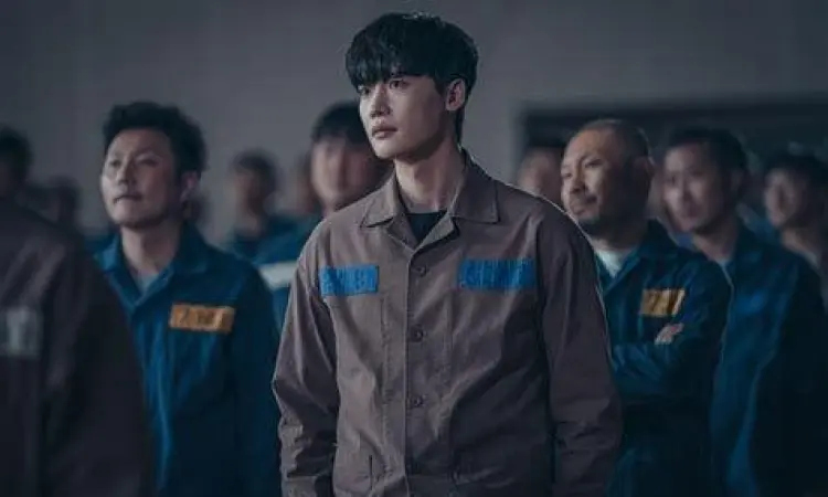 Lee Jong-suk dalam salah satu adegan penjara di Big Mouth