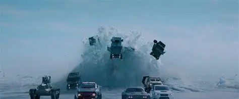 Aksi di Atas Es Rusia Adegan kejar-kejaran kapal selam Fast 8