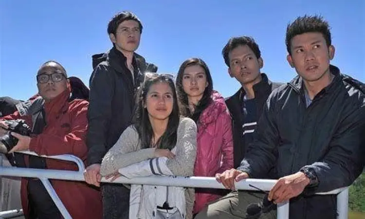 Persahabatan Pemeran 5 cm Kebersamaan para pemeran film 5 cm saat proses syuting