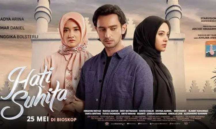 Karakter Gus Birru Omar Daniel memerankan karakter Gus Birru