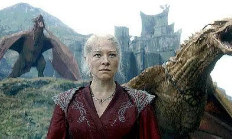 Rhaenyra Targaryen menunggangi naga Syrax