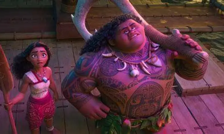 Aksi Maui di Moana 2 Maui menggunakan kail ajaibnya di Moana 2