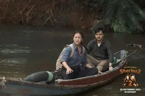 Momen Ikonik di Atas Perahu Sherina dan Sadam di atas perahu
