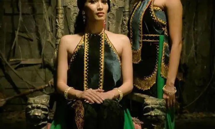 Karakter Badarawuhi sedang menari