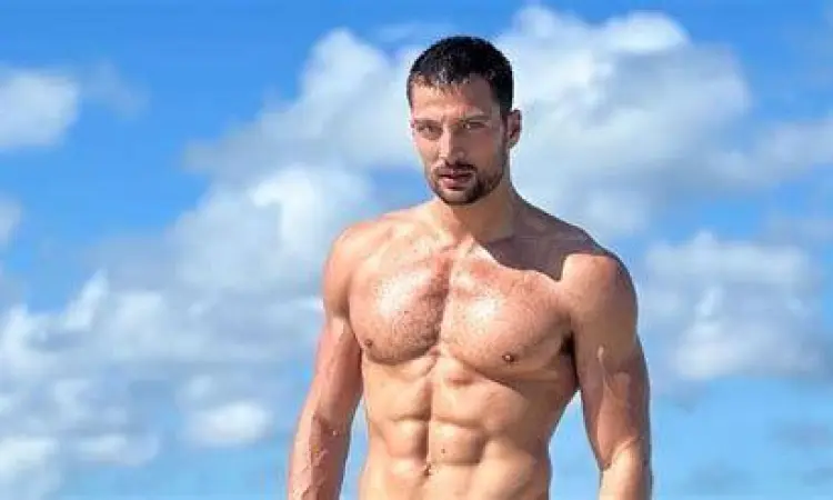 Aktor Simone Susinna sebagai Nacho di film 365 Days