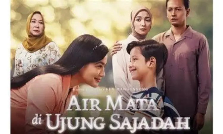 Nonton Air Mata di Ujung Sajadah Adegan mengharukan dalam film Air Mata di Ujung Sajadah