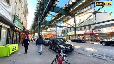 Lokasi Syuting Film Suasana jalanan di Queens New York saat musim dingin