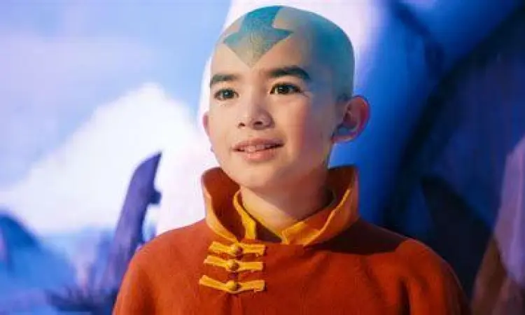 Aksi Bending Aang Aksi Aang melakukan pengendalian udara di versi live action