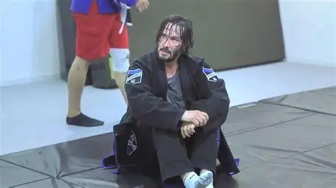 Latihan Keanu Reeves Latihan senjata Keanu Reeves untuk John Wick 2