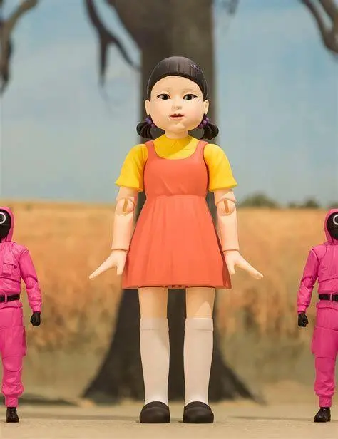 Ikon Permainan Squid Game Boneka raksasa Young-hee dengan sensor mata merah