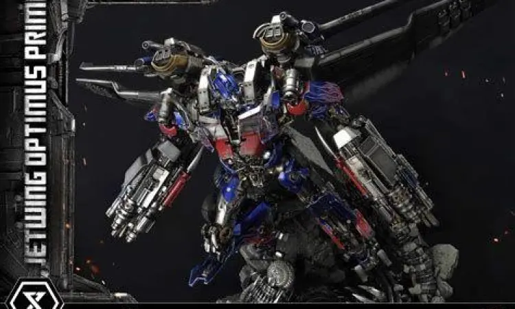 Optimus Prime dengan mode Jetwing di Chicago