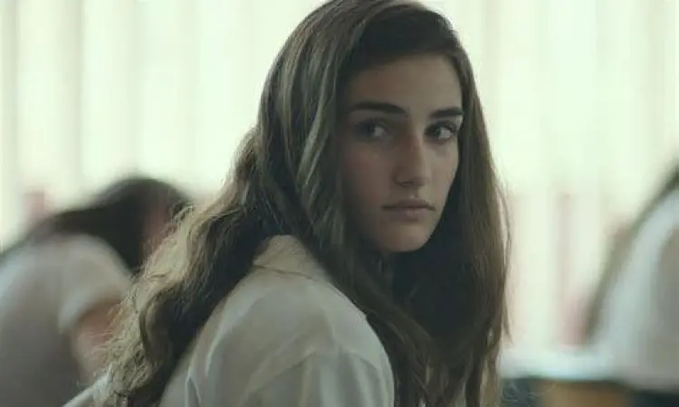 Sandra Escacena sebagai Veronica