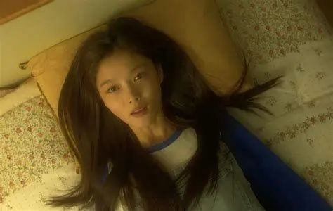Kim Yoo-jung 20th Century Girl Kim Yoo-jung memerankan karakter Na Bo-ra dengan sangat apik