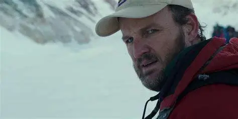 Jason Clarke sebagai Rob Hall Jason Clarke memerankan Rob Hall di film Everest