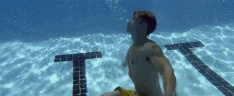 The Infamous Pool Scene Adegan kolam renang yang menegangkan di Final Destination 4