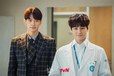 Chemistry Rain dan Kim Bum Adegan Rain dan Kim Bum di rumah sakit dalam drama Ghost Doctor