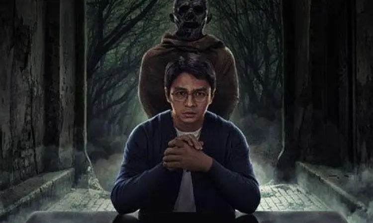 Adegan Horor Pocong Gundul Cuplikan adegan mencekam dalam film Kisah Tanah Jawa Pocong Gundul