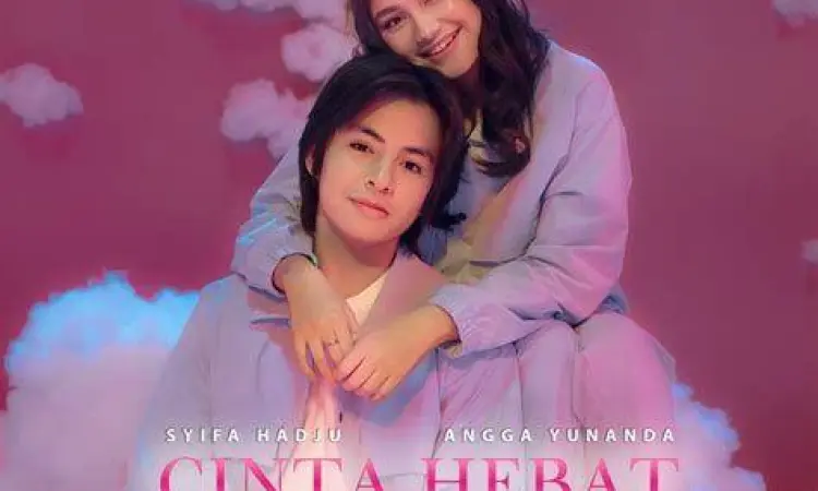 Angga Yunanda dan Syifa Hadju dalam salah satu adegan romantis di Kisah untuk Geri