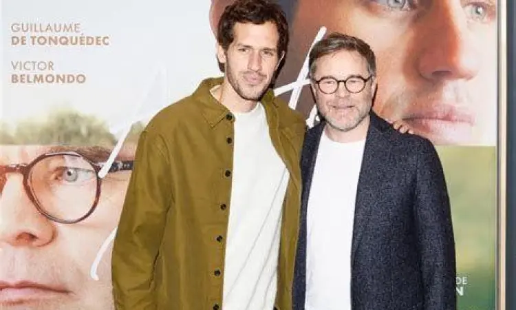 Karakter Utama Lie with Me Guillaume de Tonquédec dan Victor Belmondo dalam sebuah adegan