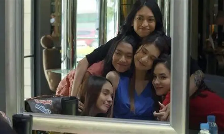 Adegan Mama Mama Milenial adegan serial mama mama milenial