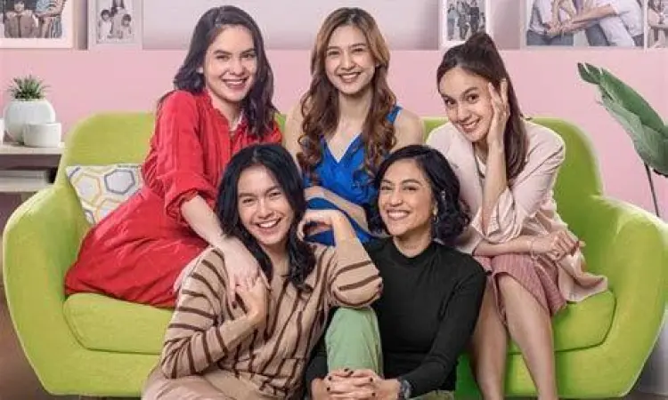 Mikha Tambayong sebagai Aira Mikha Tambayong dalam serial Mama Mama Milenial