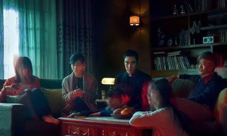 Kengerian Metamorphosis Adegan horor mencekam di film Metamorphosis 2019