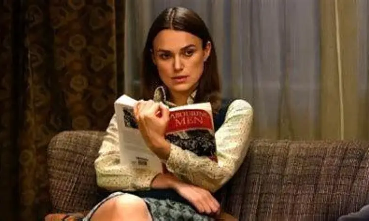 Keira Knightley memerankan Sally Alexander dalam sebuah adegan emosional