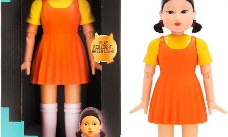 Boneka raksasa Young-hee dalam permainan lampu merah lampu hijau